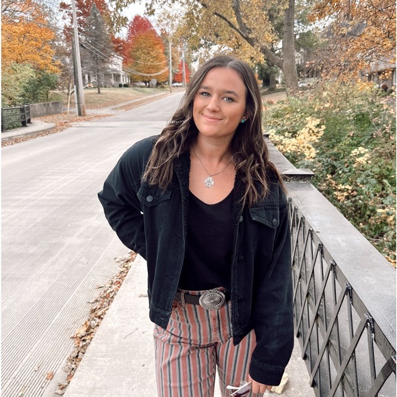 Meet your Posher, Mara - Picture 1 of 1